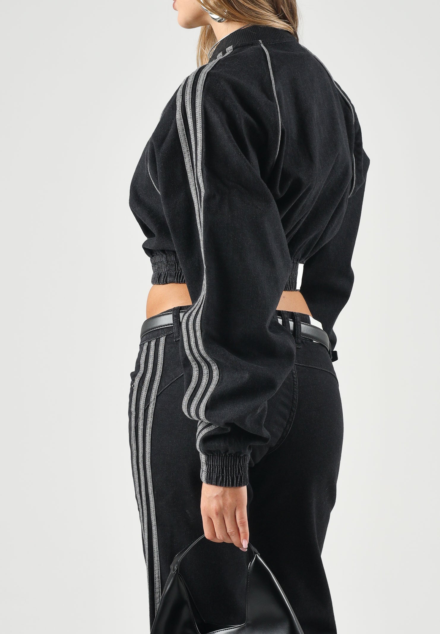 ADIDAS ORIGINALS Giubbotto di jeans TRACK JACKET denim nero da donna con taglio corto cropped e zip integrale KS9216 . ADIDAS ORIGINALS 