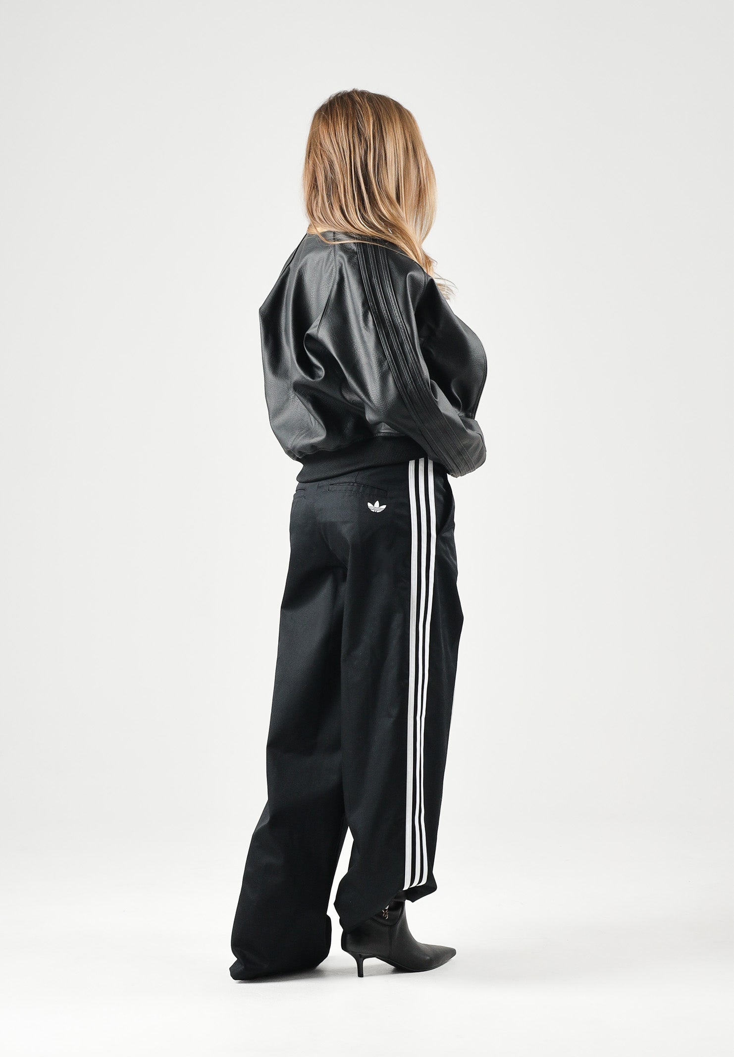 ADIDAS ORIGINALS Pantaloni TAILORED PANT neri da donna KS9370 . ADIDAS ORIGINALS 
