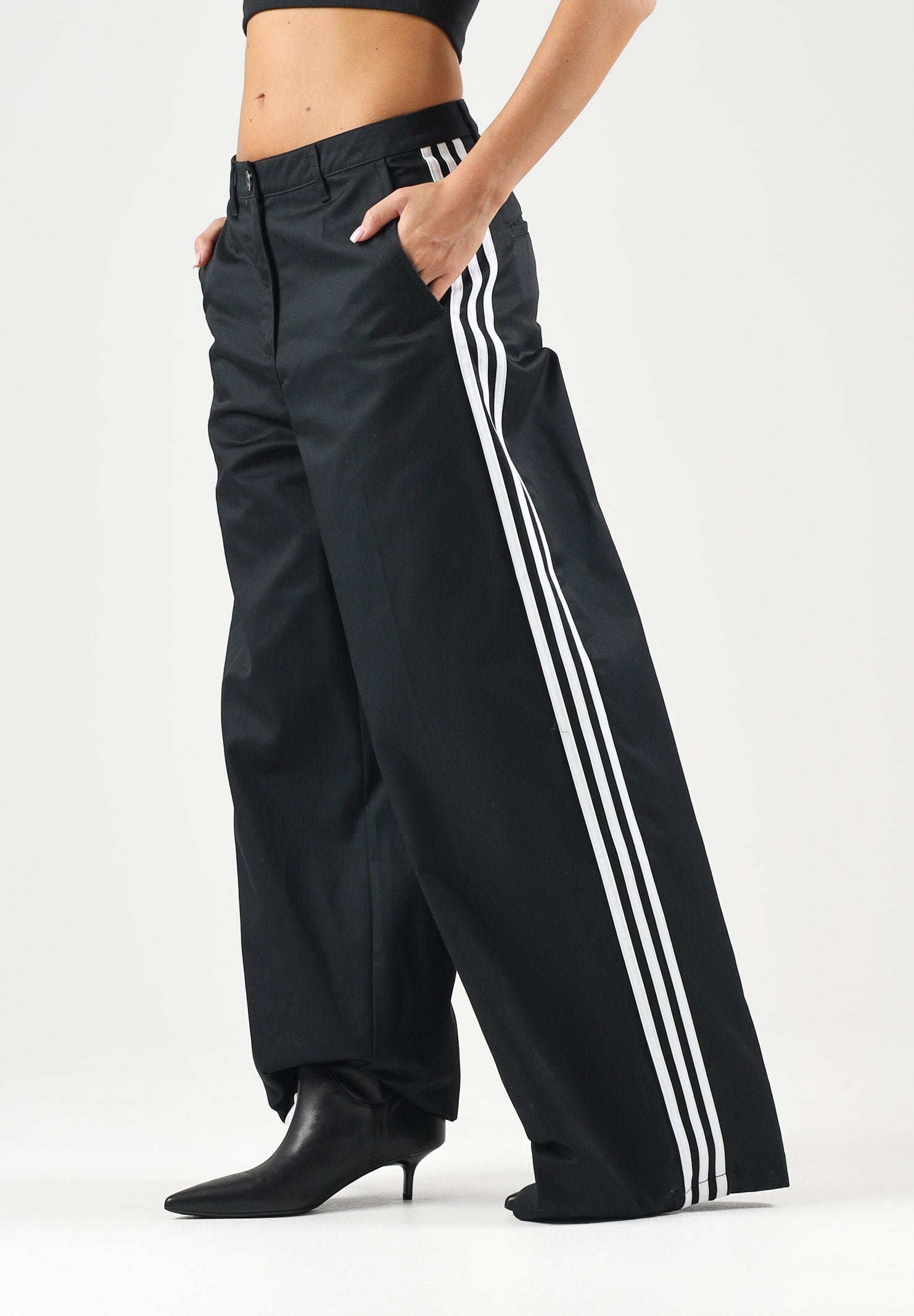 ADIDAS ORIGINALS Pantaloni TAILORED PANT neri da donna KS9370 . ADIDAS ORIGINALS 