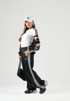 ADIDAS ORIGINALS Pantalone SATIN SST LOOSE nero da donna con iconiche 3-Stripes laterali a contrasto. KS9372 . ADIDAS ORIGINALS 