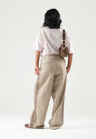 ADIDAS ORIGINALS Pantaloni 3 STRIPES PLEATED PANTS khaki beige da donna KS9949 . ADIDAS ORIGINALS 