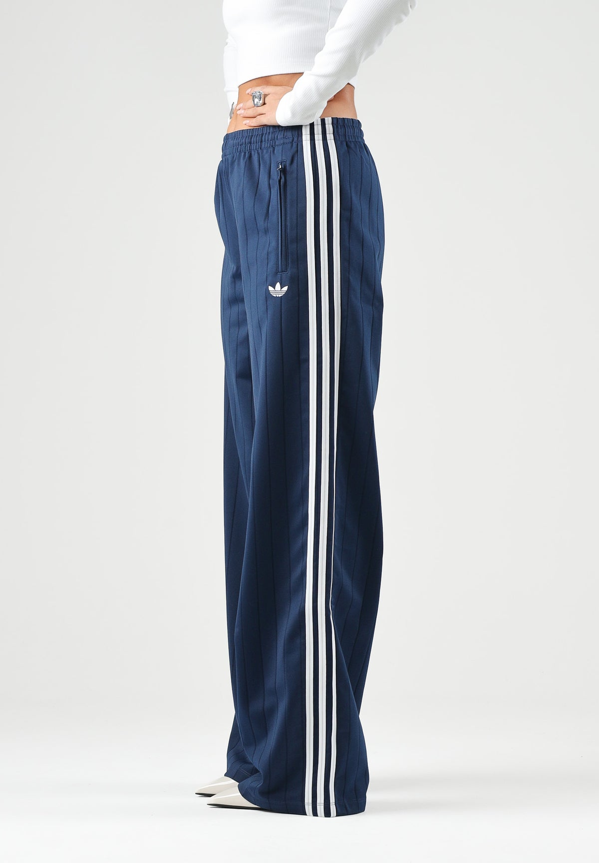 ADIDAS ORIGINALS Pantaloni FIREBIRD WIDE LEG blu da donna con gamba ampia e pieghe centrali stirate KS9976 . ADIDAS ORIGINALS 