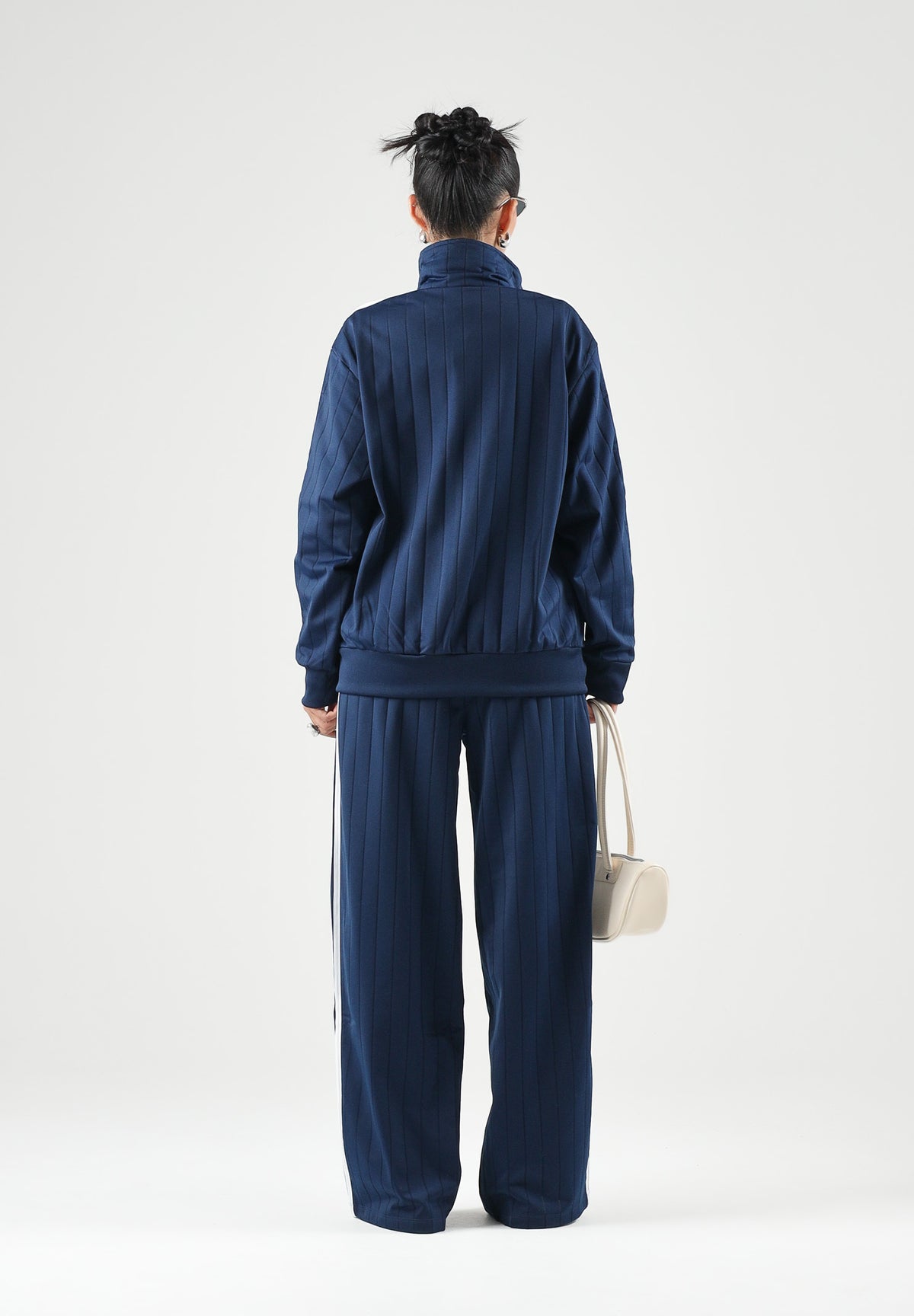 ADIDAS ORIGINALS Felpa con zip TRACK JACKET blu da donna con mini logo iconico KS9983 . ADIDAS ORIGINALS 