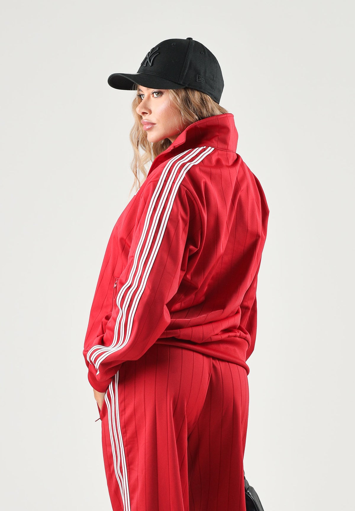 ADIDAS ORIGINALS Felpa PINSTRIPE con zip victory red, rossa e bianca, da donna KS9984 . ADIDAS ORIGINALS 