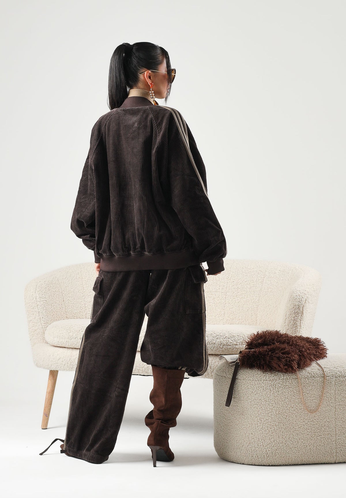ADIDAS ORIGINALS Felpa con zip CORDUROY SST OVERSIZED marrone per uomo e donna con finitura in velluto KT0050 . ADIDAS ORIGINALS 