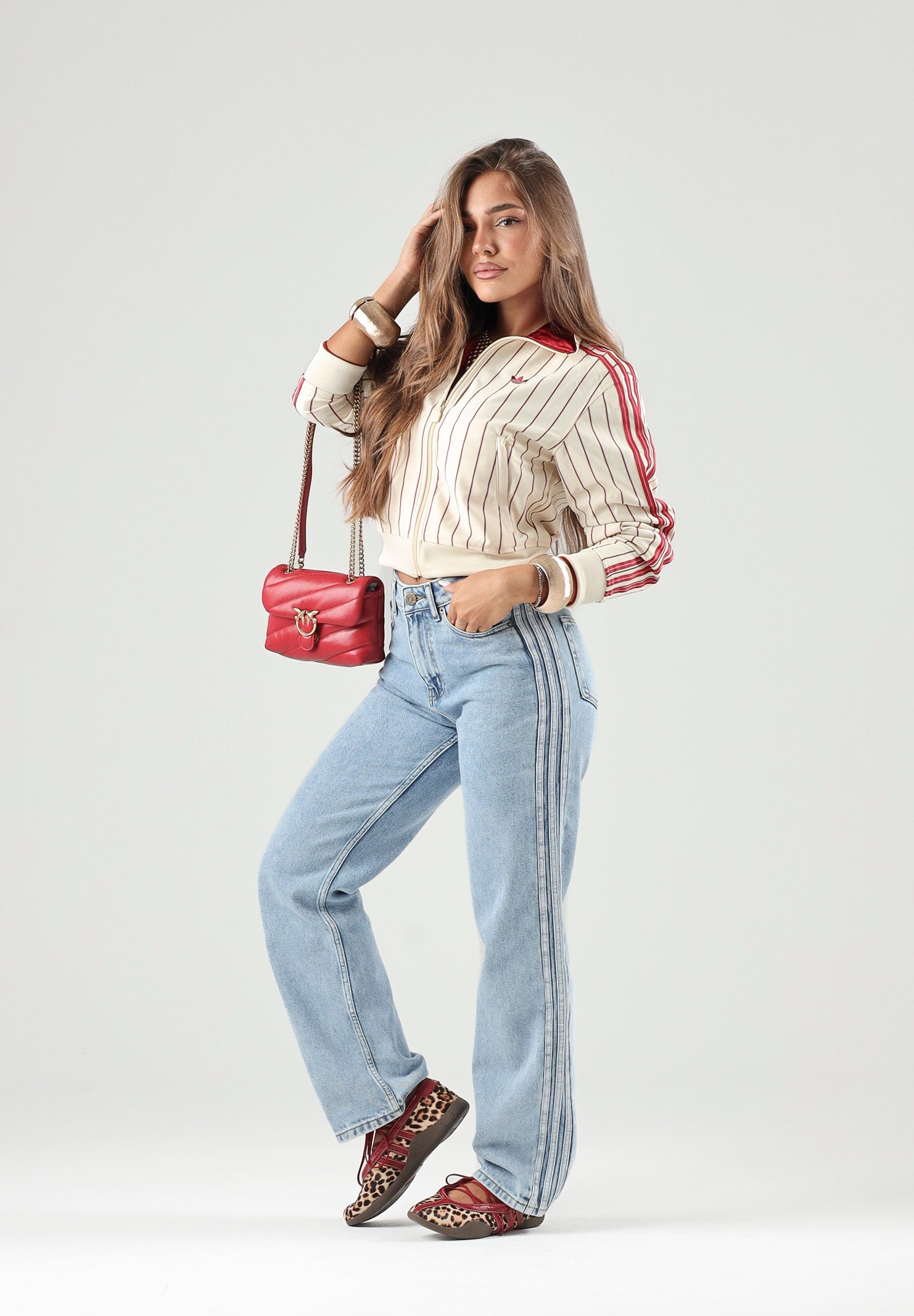 ADIDAS ORIGINALS Felpa con zip ADICOLOR PINSTRIPE vaniglia da donna con 3-stripes iconiche KT1850 . ADIDAS ORIGINALS 
