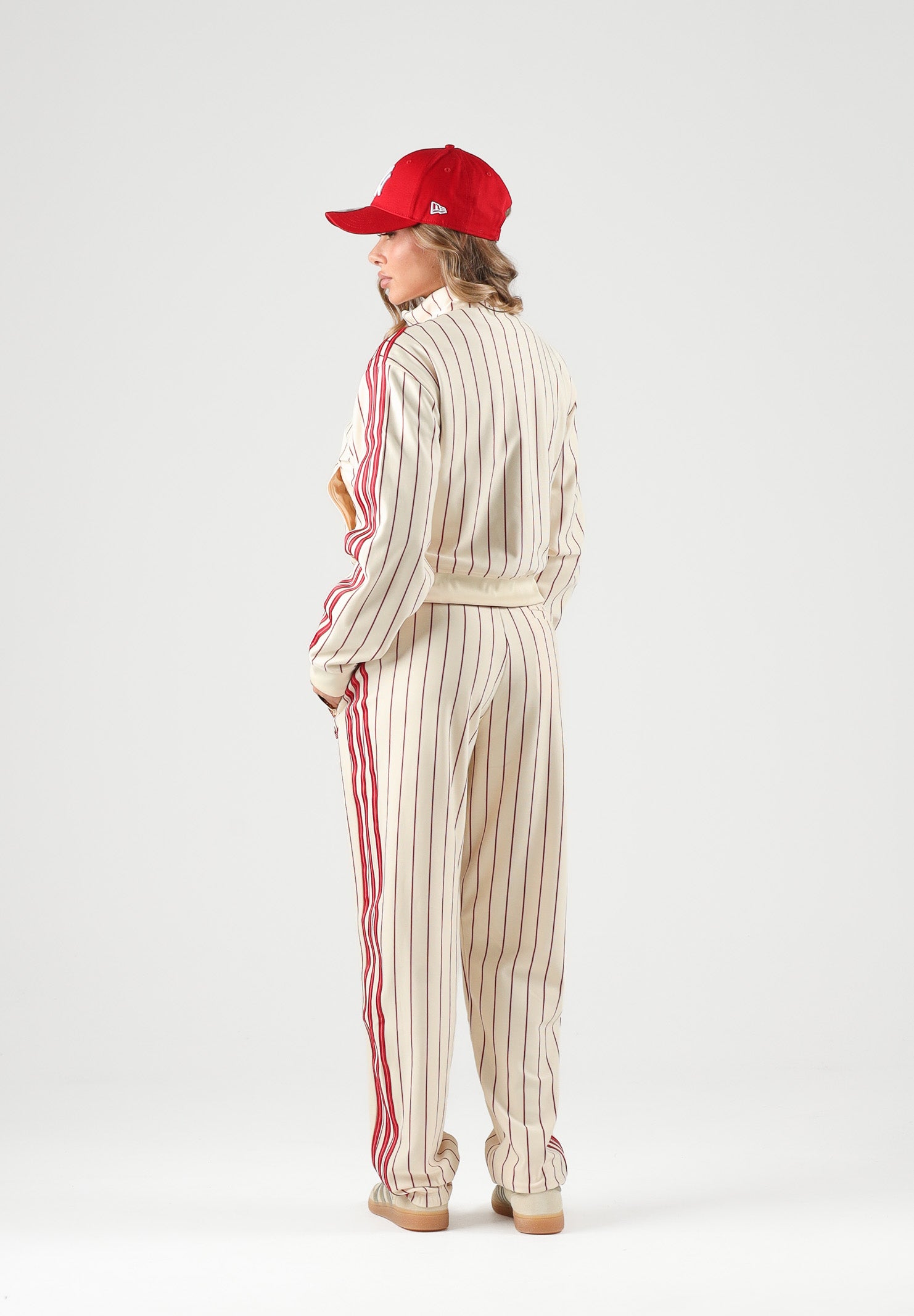 ADIDAS ORIGINALS Pantaloni beige FIREBIRD per uomo e donna con motivo a righe sottili e gamba dritta KT1851 . ADIDAS ORIGINALS 