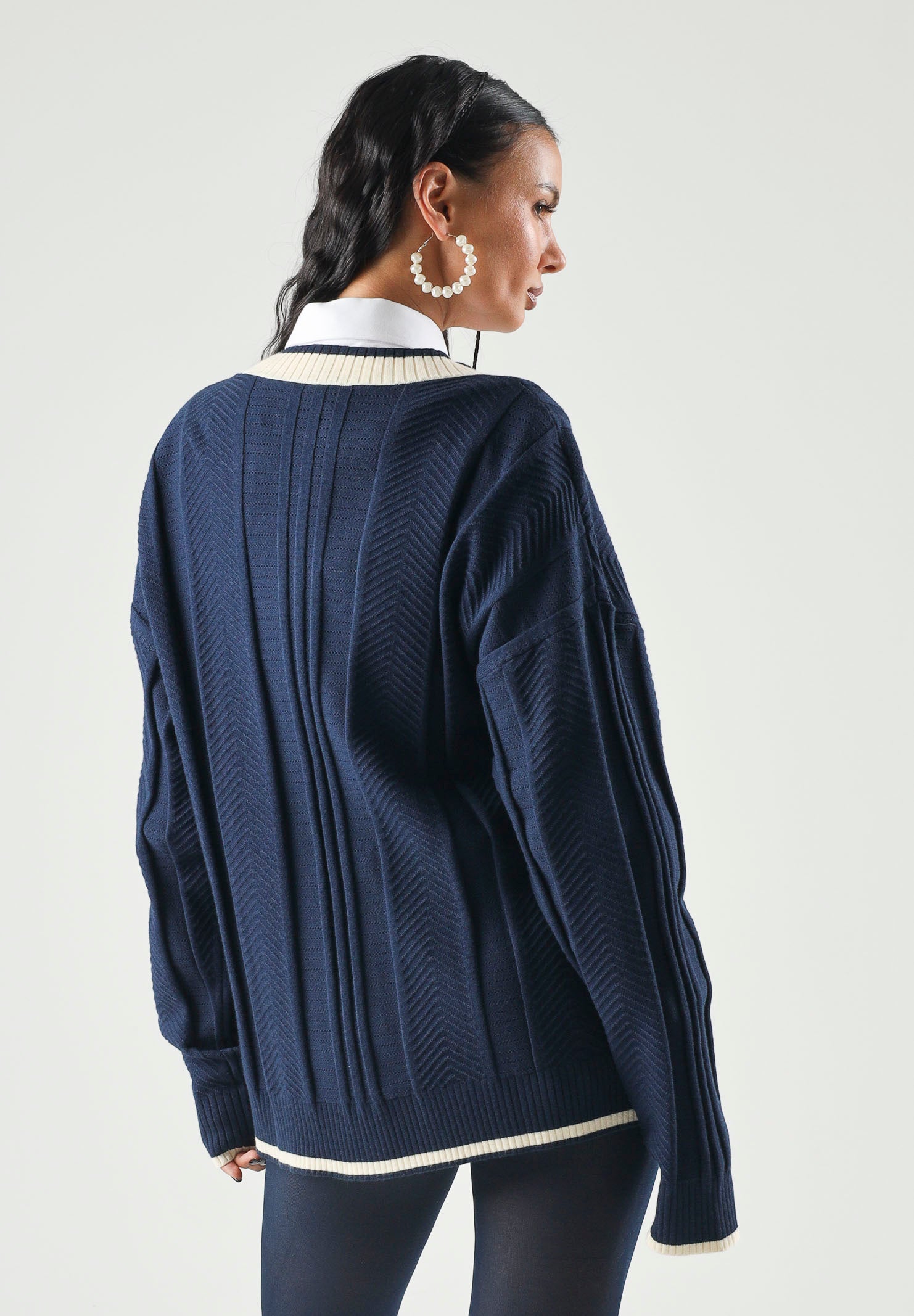 ADIDAS ORIGINALS Cardigan in maglia color navy-vaniglia da donna con lavorazione a trecce e profili a contrasto KT1859 . ADIDAS ORIGINALS 