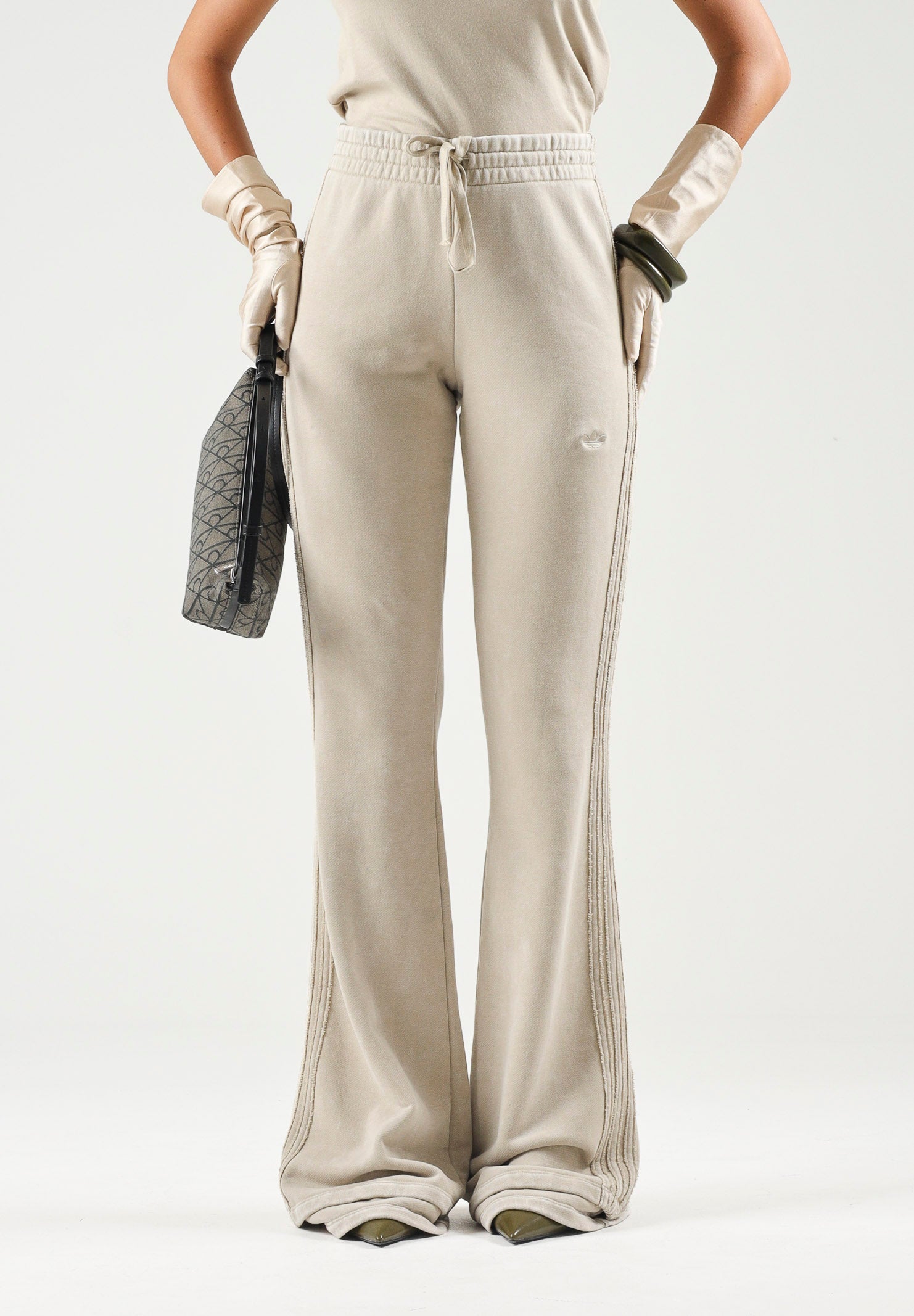 ADIDAS ORIGINALS Pantaloni SST BOOTCUT PANT Khaki Three beige da donna KT1915 . ADIDAS ORIGINALS 