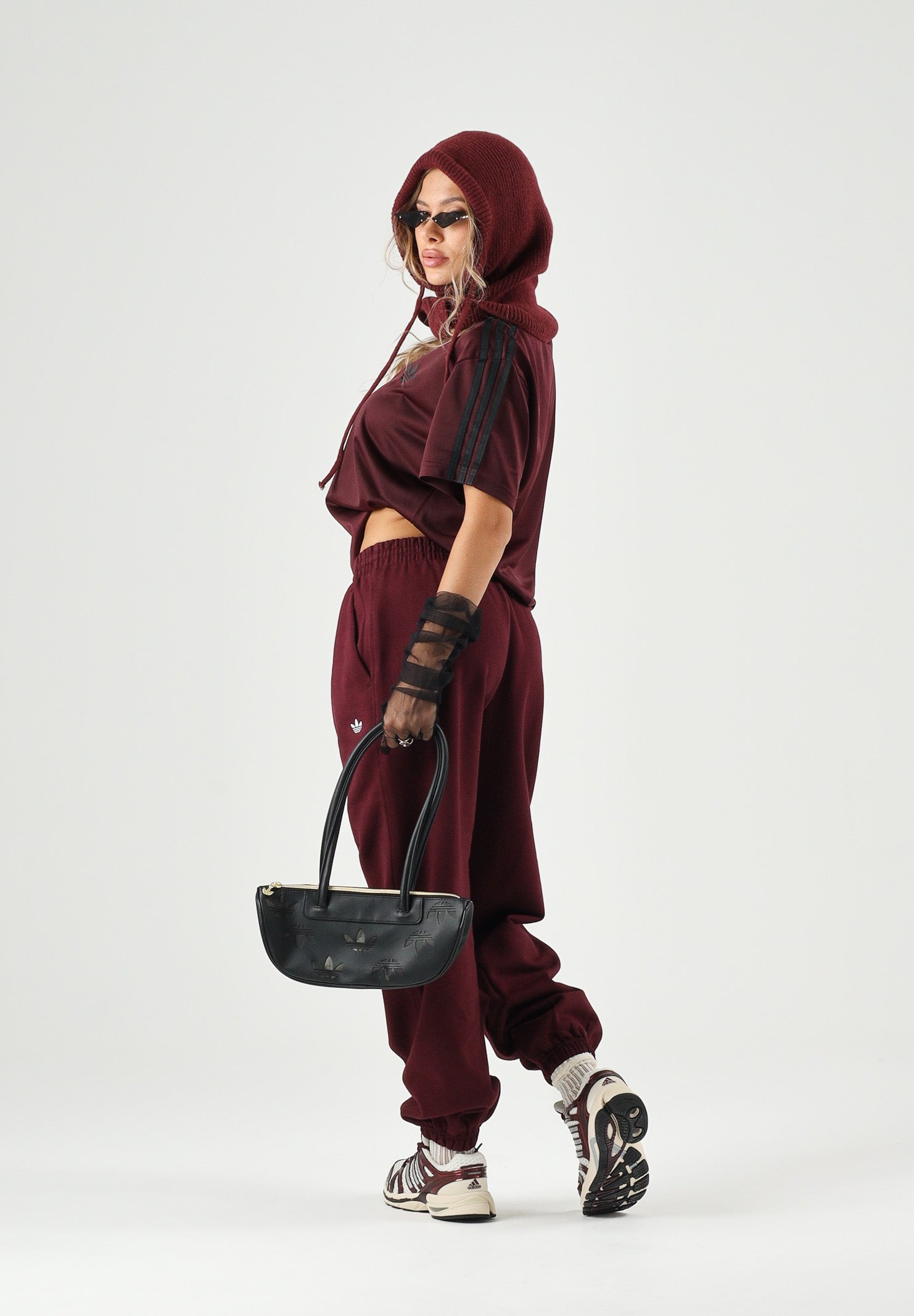 ADIDAS ORIGINALS Pantaloni ESSENTIALS LOOSE FLEECE marron-bordeaux, da donna<BR/> KT2265 . ADIDAS ORIGINALS 