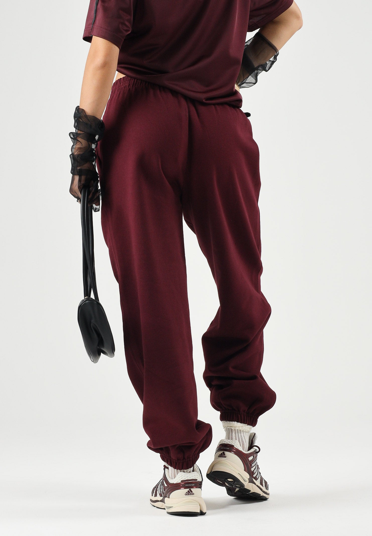 ADIDAS ORIGINALS Pantaloni ESSENTIALS LOOSE FLEECE marron-bordeaux, da donna<BR/> KT2265 . ADIDAS ORIGINALS 