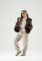 ADIDAS ORIGINALS Pantaloni ESSENTIALS FLEECE LOOSE Khaki beige da donna KT2268 . ADIDAS ORIGINALS 