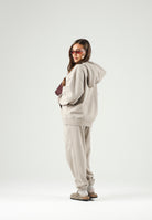 ADIDAS ORIGINALS Pantaloni ESSENTIALS FLEECE LOOSE Khaki beige da donna KT2268 . ADIDAS ORIGINALS 