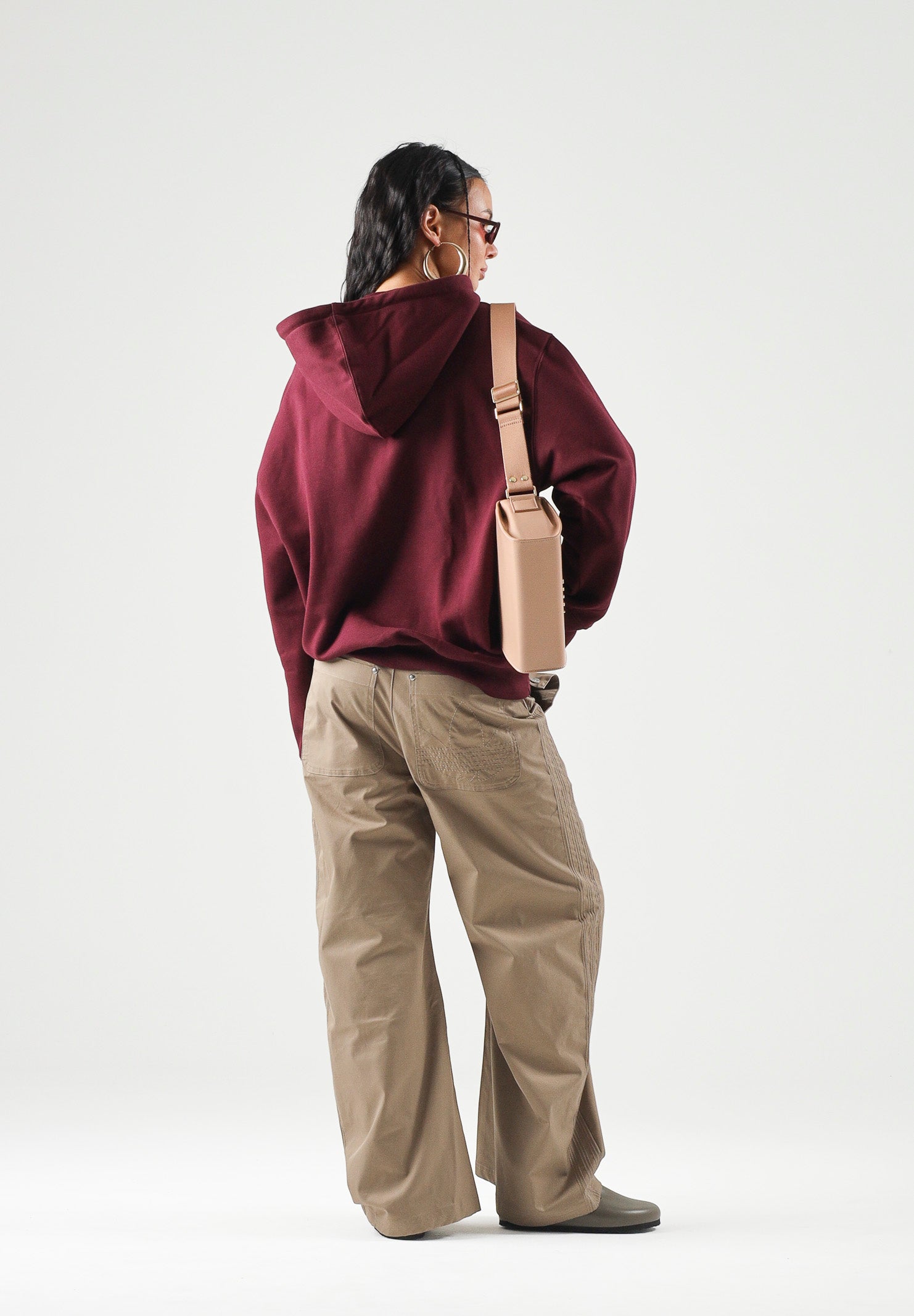 ADIDAS ORIGINALS Felpa ESSENTIALS OVERSIZE Maroon bordeaux da donna in tinta unita KT2274 . ADIDAS ORIGINALS 