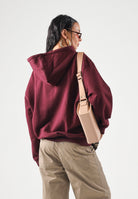 ADIDAS ORIGINALS Felpa ESSENTIALS OVERSIZE Maroon bordeaux da donna in tinta unita KT2274 . ADIDAS ORIGINALS 