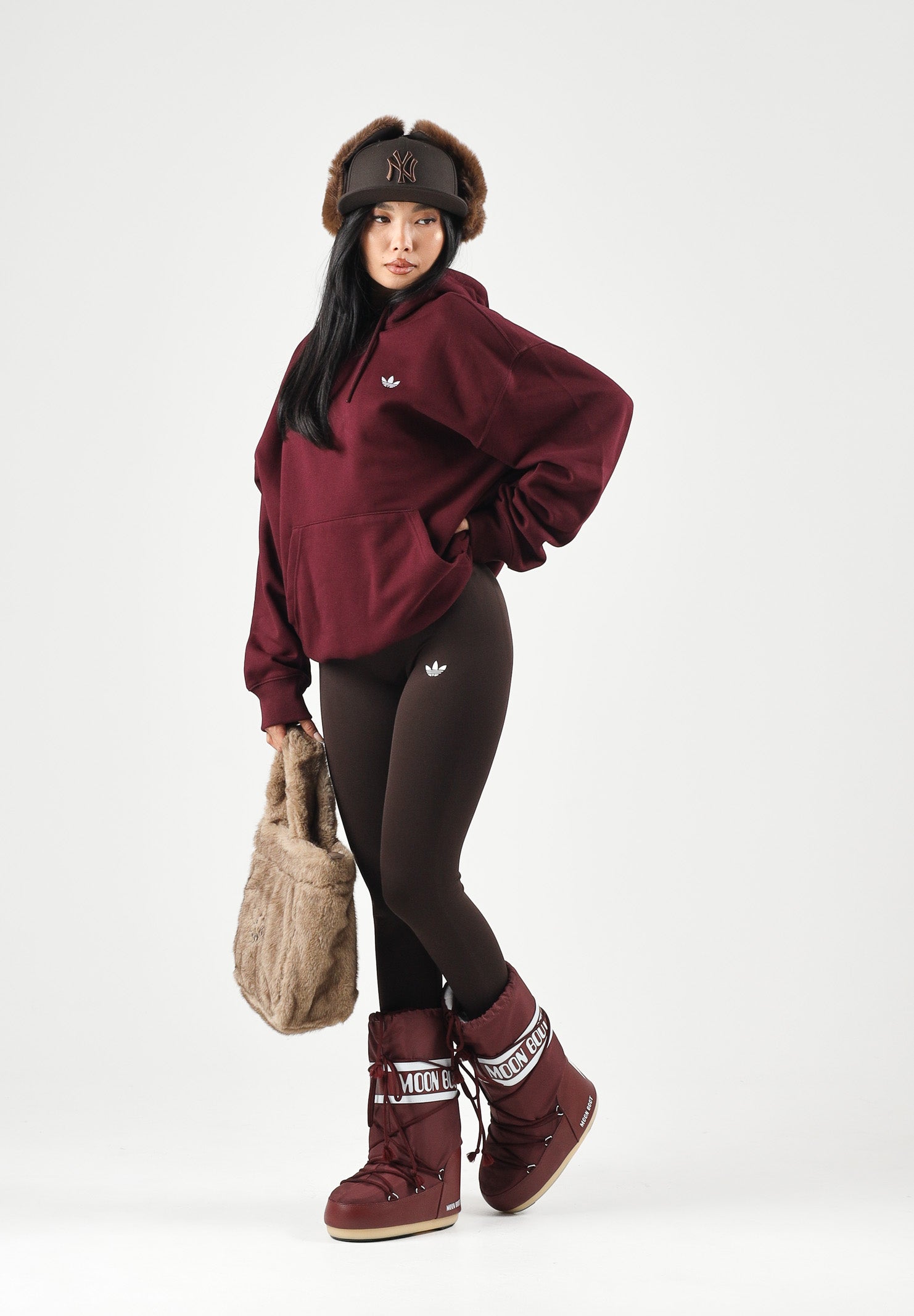 ADIDAS ORIGINALS Felpa con cappuccio ESSENTIALS OVERSIZE Maroon bordeaux da donna in tinta unita KT2274 . ADIDAS ORIGINALS 