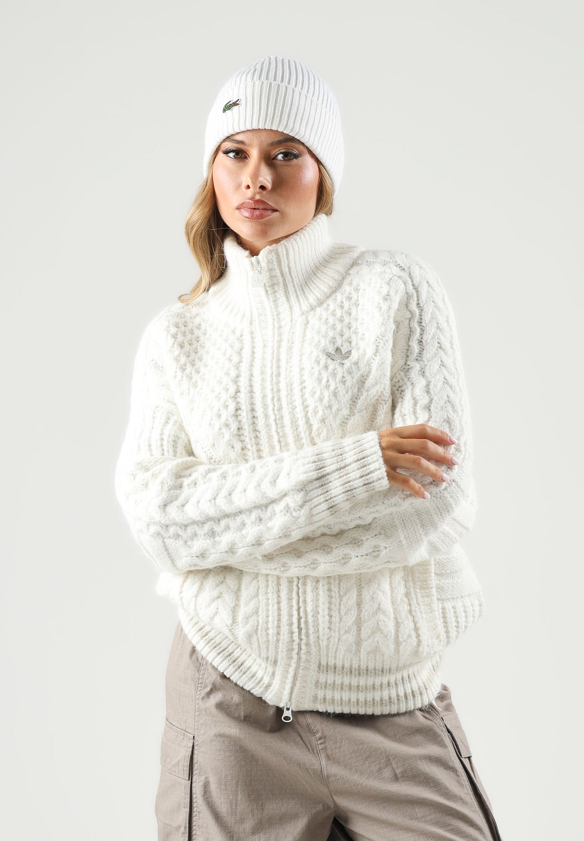 ADIDAS ORIGINALS Cardigan con zip CABLE KNIT TRACK TOP bianca per uomo e donna con  lavorazione a trecce. KT2290 . ADIDAS ORIGINALS 