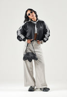 ADIDAS ORIGINALS Giubbotto SATIN SST nero da donna  in raso con dettagli sportivi. KT2648 . ADIDAS ORIGINALS 
