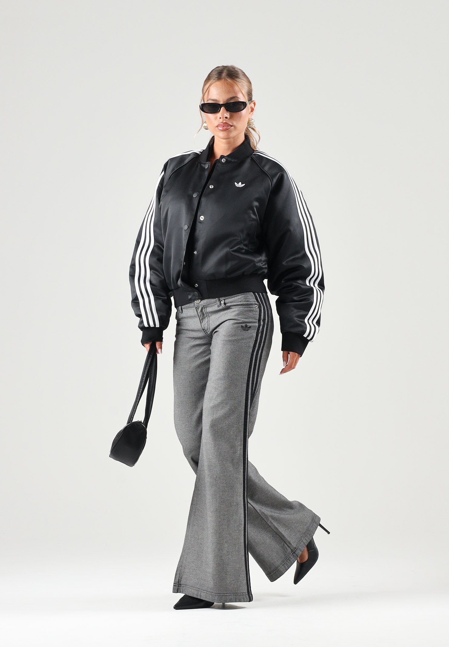 ADIDAS ORIGINALS Giubbotto SATIN SST nero da donna  in raso con dettagli sportivi. KT2648 . ADIDAS ORIGINALS 