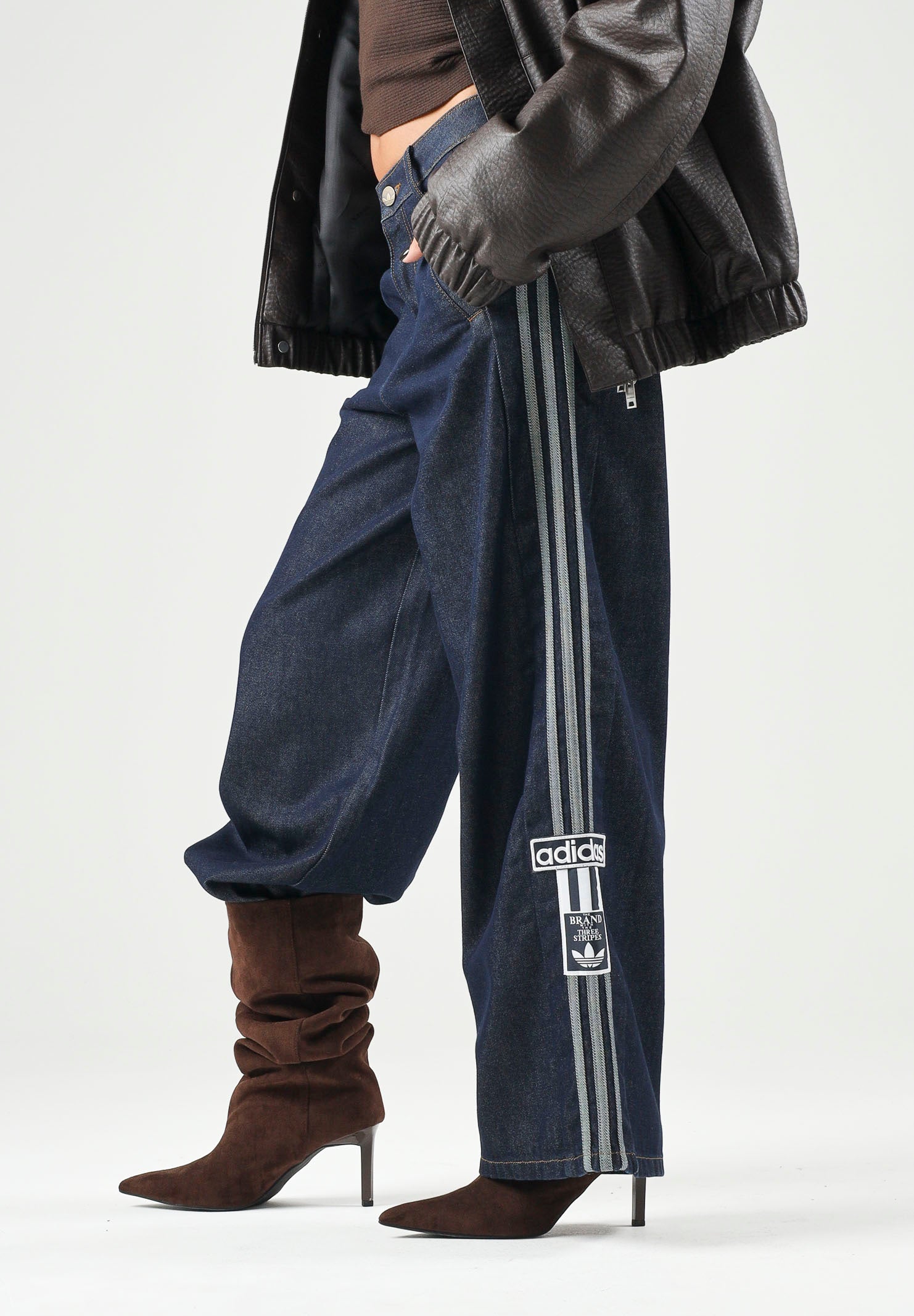 ADIDAS ORIGINALS Jeans  ADIBREAK MID RISE WIDE LEG  indigo blu da donna con 3-Stripes laterali KT2650 . ADIDAS ORIGINALS 
