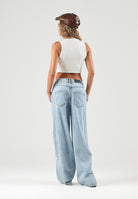 ADIDAS ORIGINALS Jeans ADICOLOR denim chiaro da donna con gamba ampia e tre strisce laterali. KT2651 . ADIDAS ORIGINALS 