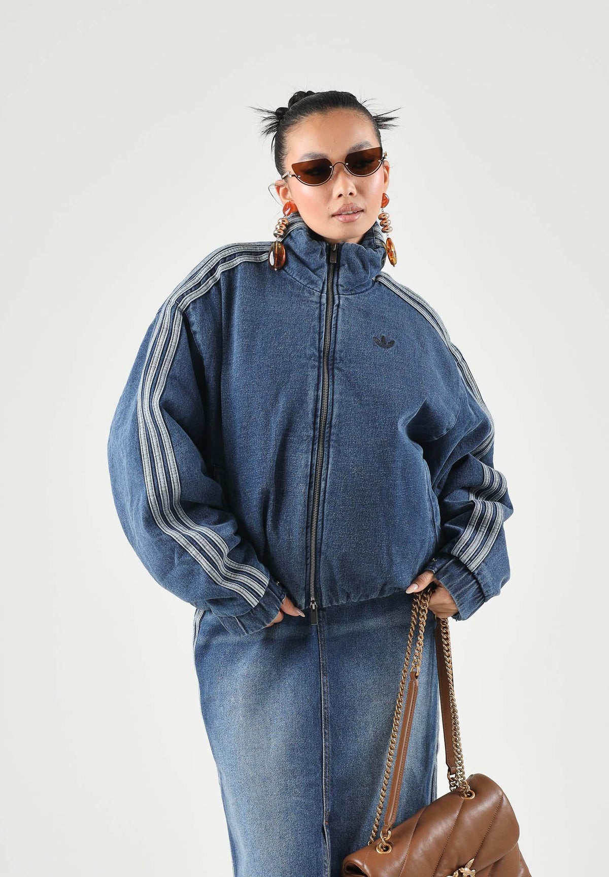 ADIDAS ORIGINALS Giubbotto di jeans FIREBIRD denimi blu da donna con 3-stripes iconiche KT4232 . ADIDAS ORIGINALS 