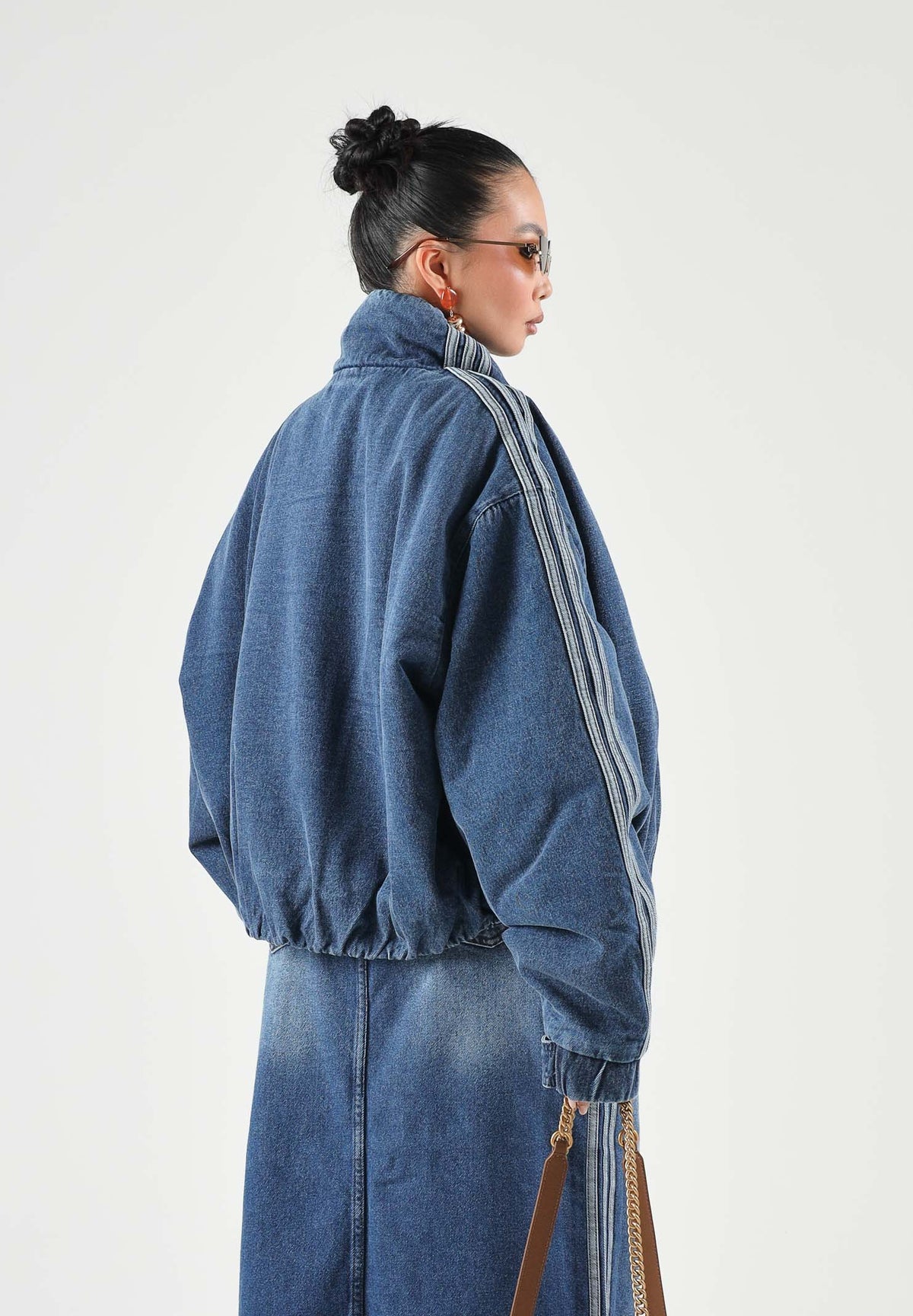 ADIDAS ORIGINALS Giubbotto di jeans FIREBIRD denimi blu da donna con 3-stripes iconiche KT4232 . ADIDAS ORIGINALS 