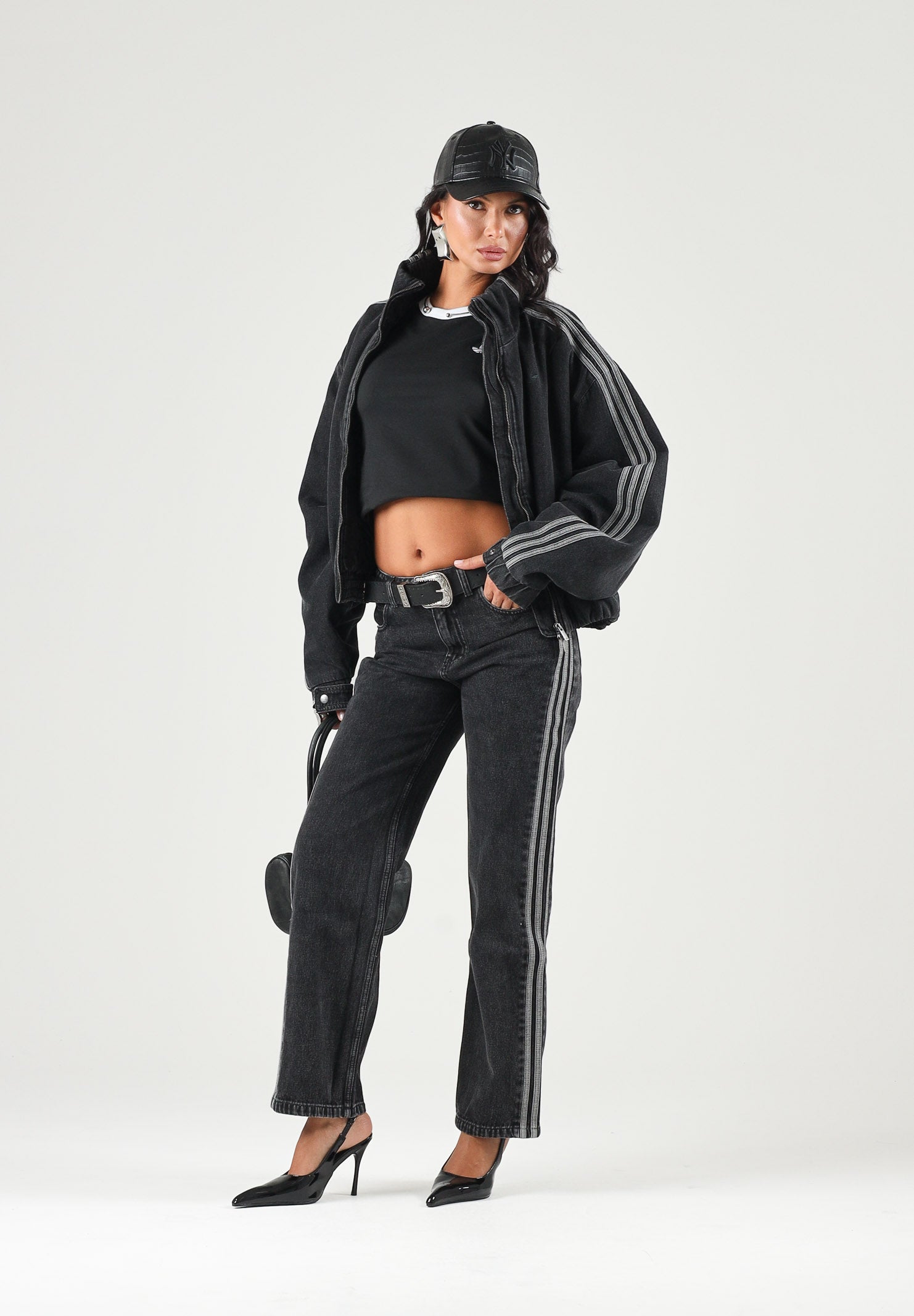 ADIDAS ORIGINALS Giubbotto di jeans denim-nero per uomo e donna con iconiche 3-stripes<BR/> KT4233 . ADIDAS ORIGINALS 