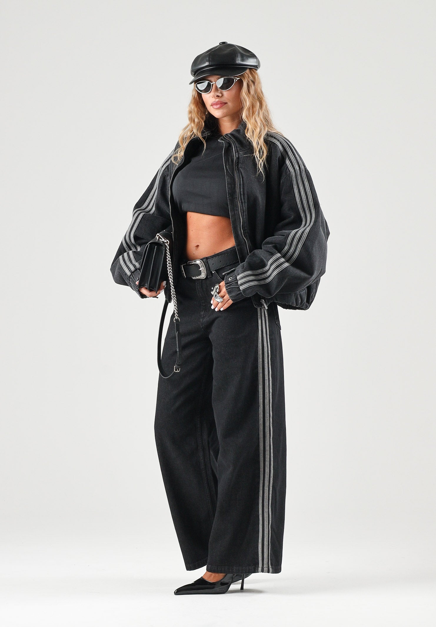 ADIDAS ORIGINALS Giubbotto di jeans denim-nero per uomo e donna con iconiche 3-stripes<BR/> KT4233 . ADIDAS ORIGINALS 