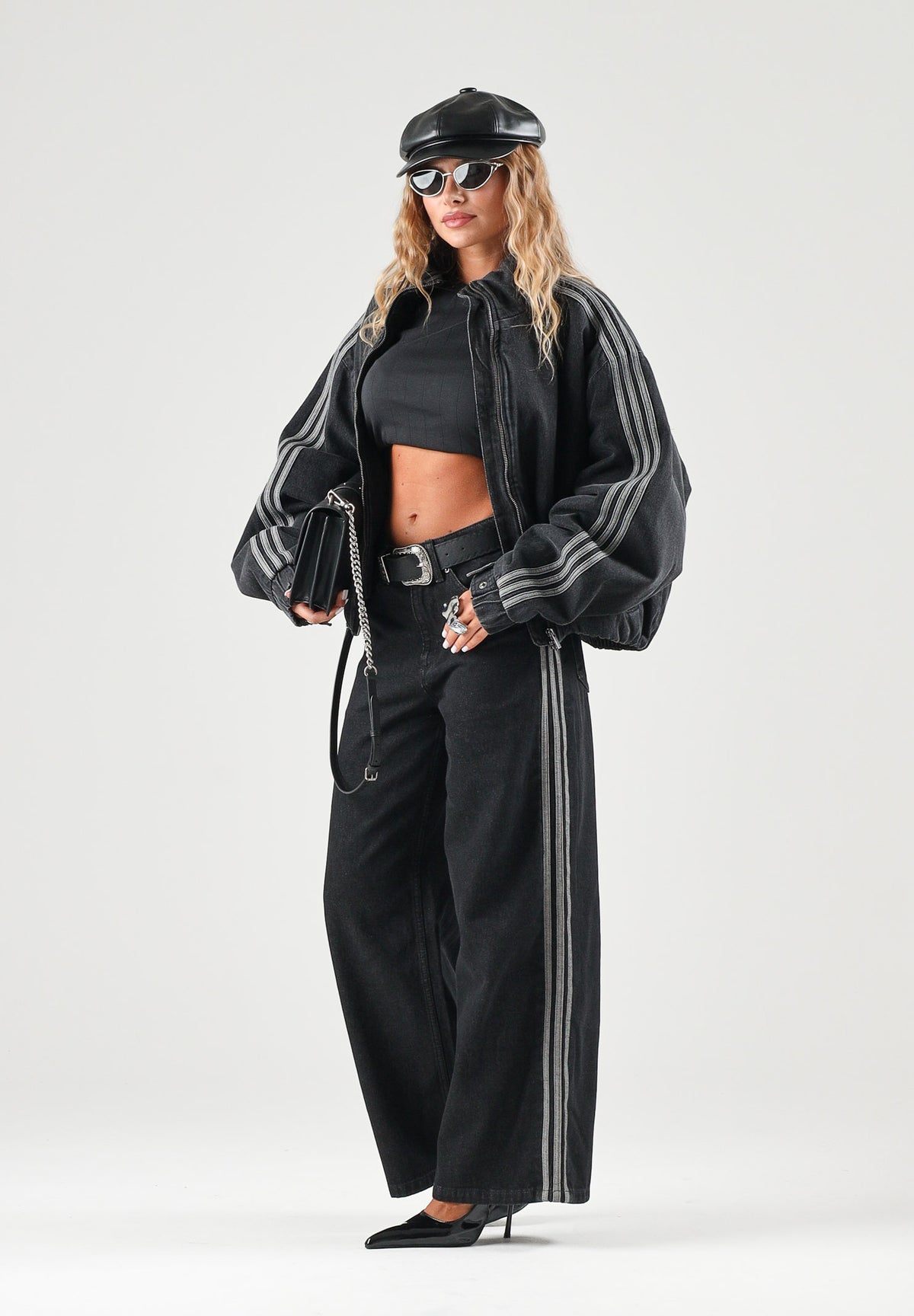 ADIDAS ORIGINALS Giubbotto di jeans denim-nero per uomo e donna con iconiche 3-stripes<BR/> KT4233 . ADIDAS ORIGINALS 