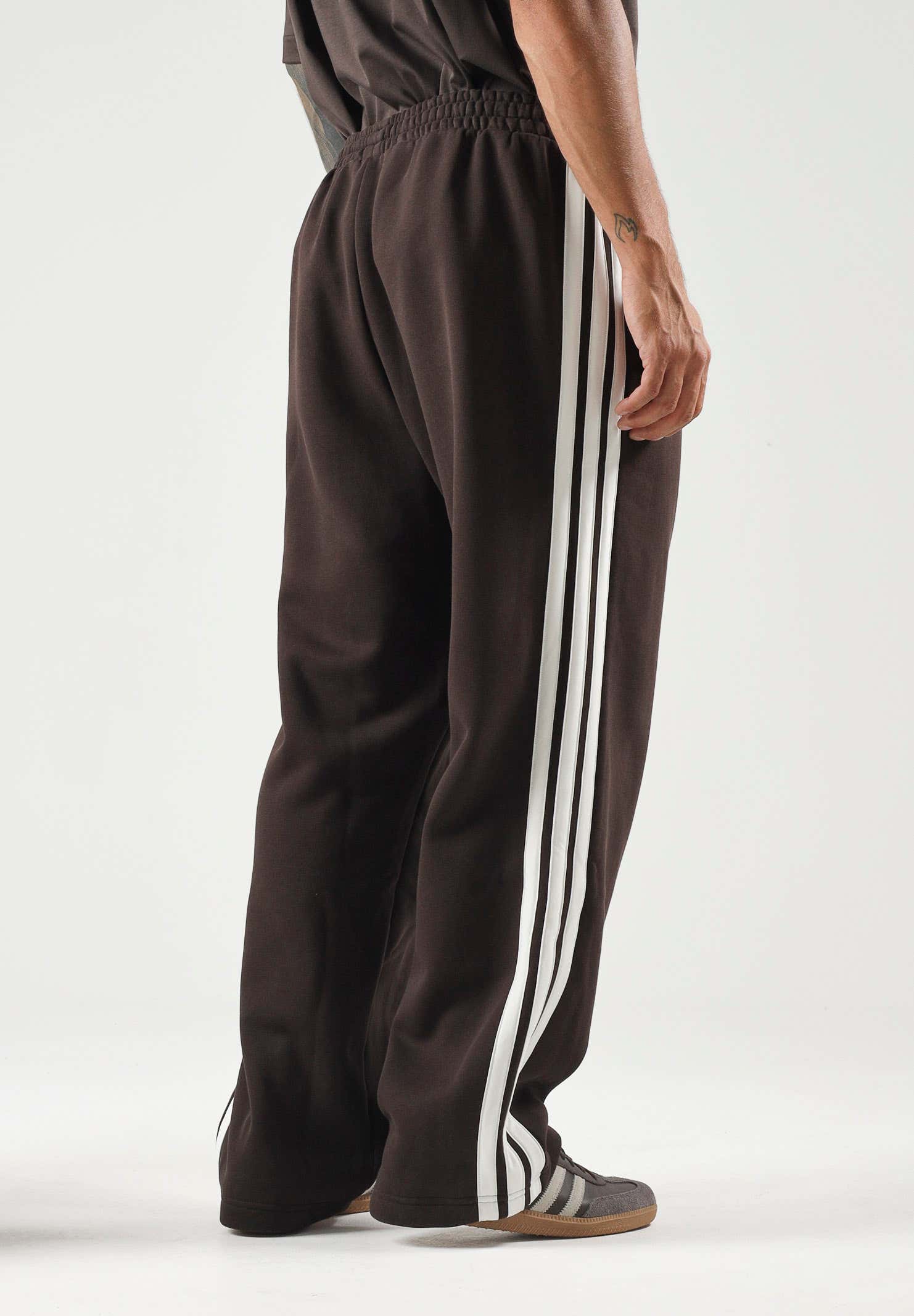 ADIDAS ORIGINALS Pantaloni sportivi CUTLINE SWEATPANTS Aurora Coffee marrone da uomo con taglio ampio KT4298 . ADIDAS ORIGINALS 