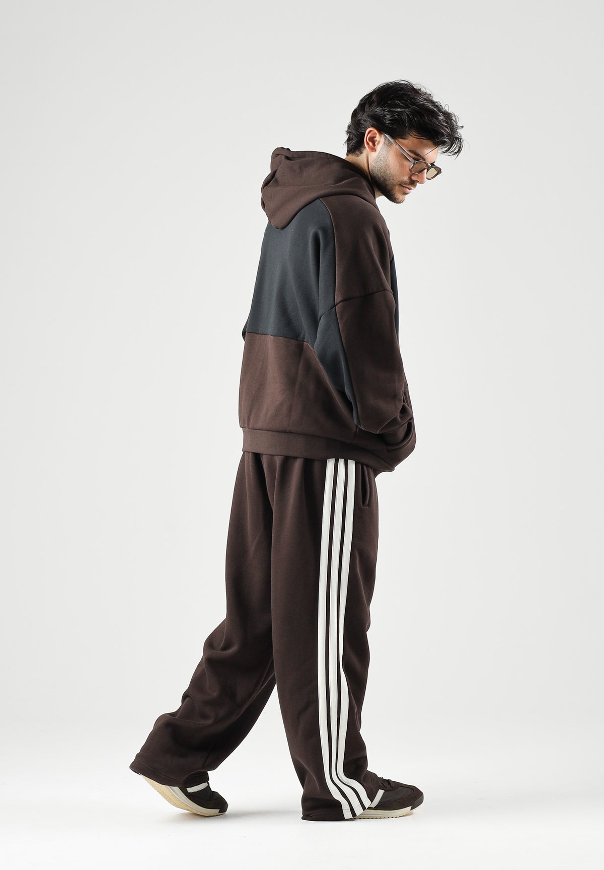ADIDAS ORIGINALS Pantaloni sportivi CUTLINE SWEATPANTS Aurora Coffee marrone da uomo con taglio ampio KT4298 . ADIDAS ORIGINALS 