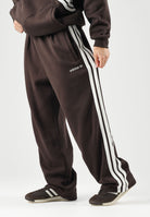 ADIDAS ORIGINALS Pantaloni sportivi CUTLINE SWEATPANTS Aurora Coffee marrone da uomo con taglio ampio KT4298 . ADIDAS ORIGINALS 