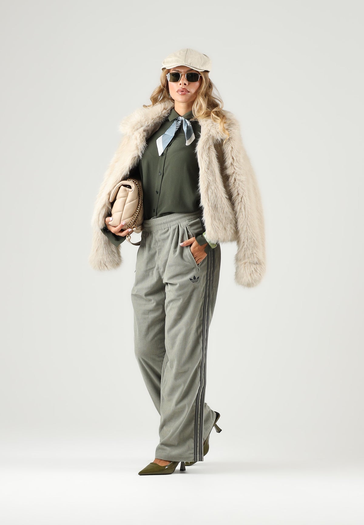 ADIDAS ORIGINALS Pantaloni FIREBIRD CORDUROY Silver beige per uomo e donna con gamba ampia KT4338 . ADIDAS ORIGINALS 