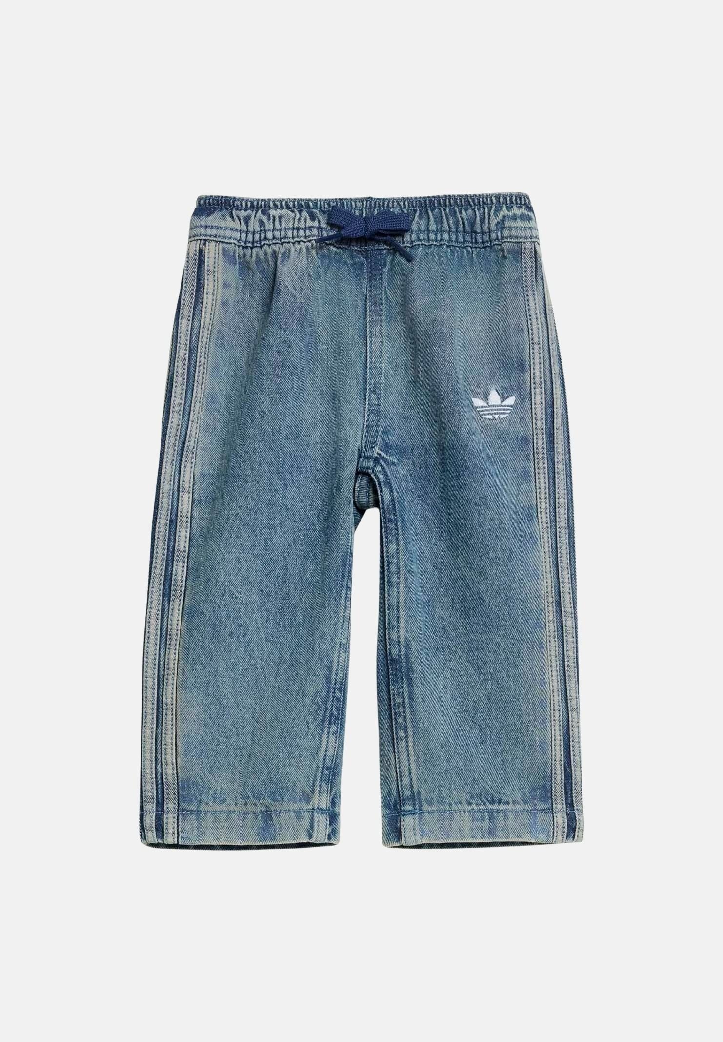 ADIDAS ORIGINALS Jeans FIREBIRD Worn blue-azzurro da neonato con bande 3-Stripes laterali e logo Trefoil. KT4367 . ADIDAS ORIGINALS 