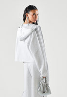 ADIDAS ORIGINALS Felpa SST 2.0 CROPPED HOODY Light Grey grigio chiaro da donna con iconiche 3-Stripes a contrasto. KT4690 . ADIDAS ORIGINALS 
