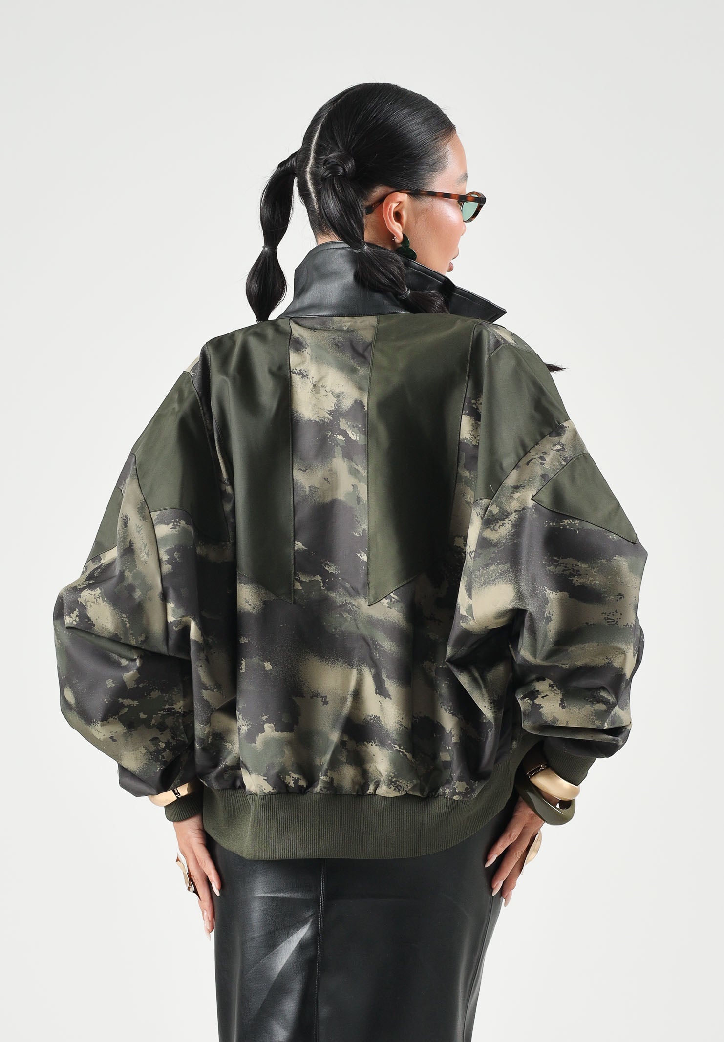 ADIDAS ORIGINALS Bomber-giacca EQT AOP BOMBER verde militare da donna con fantasia camouflage KT4701 . ADIDAS ORIGINALS 