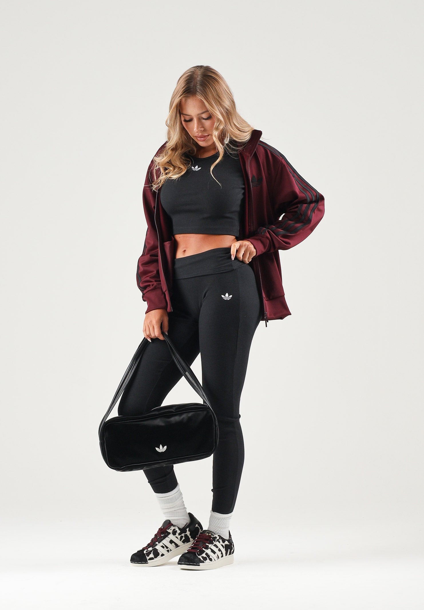 ADIDAS ORIGINALS Leggings nero da donna con design stampato e iconici dettagli sportivi a contrasto. KT4771 . ADIDAS ORIGINALS 