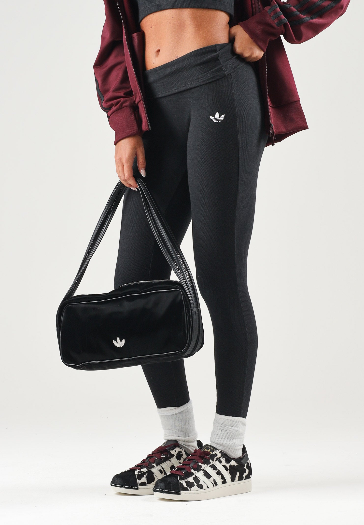 ADIDAS ORIGINALS Leggings nero da donna con design stampato e iconici dettagli sportivi a contrasto. KT4771 . ADIDAS ORIGINALS 
