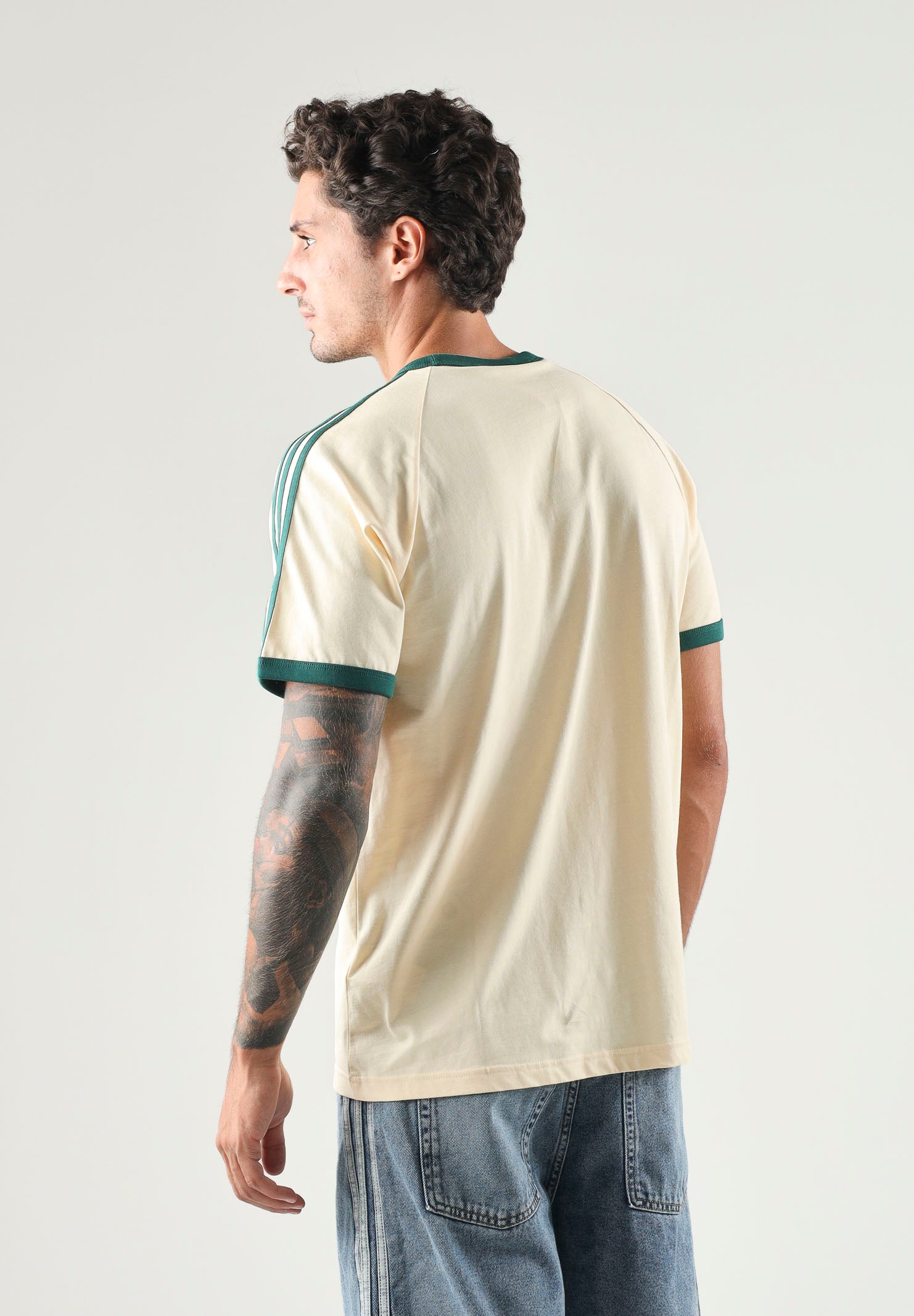 ADIDAS ORIGINALS T-shirt 3-STRIPES Warm Vanilla da uomo con logo iconico KT5058 . ADIDAS ORIGINALS 
