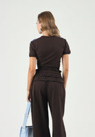 ADIDAS ORIGINALS T-shirt 3 STRIPES SLIM Auco Blufus Marrone da donna con iconiche 3-Stripes KU8194 . ADIDAS ORIGINALS 