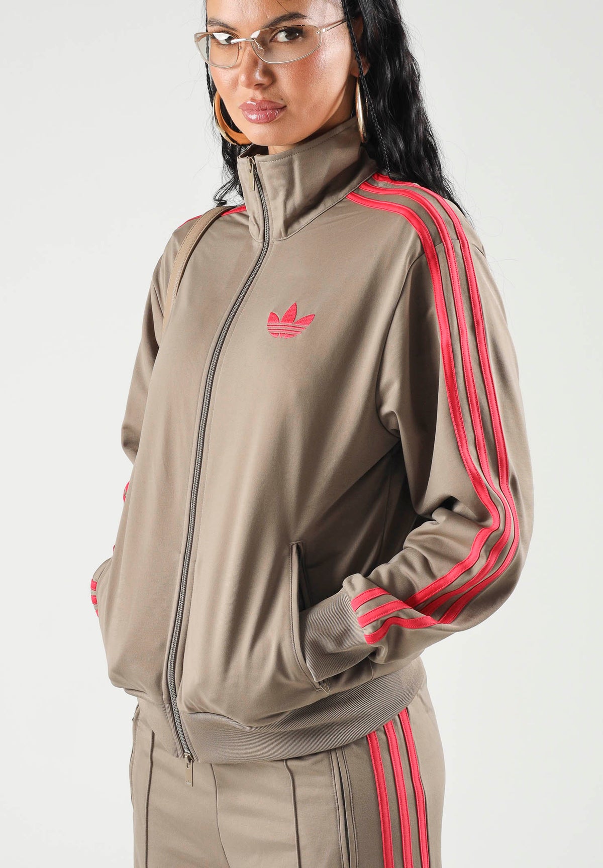 ADIDAS ORIGINALS Felpa con zip FIREBIRD TRACK TOP LOOSE Khaki power pink, beige e rosa, da donna KU8196 . ADIDAS ORIGINALS 