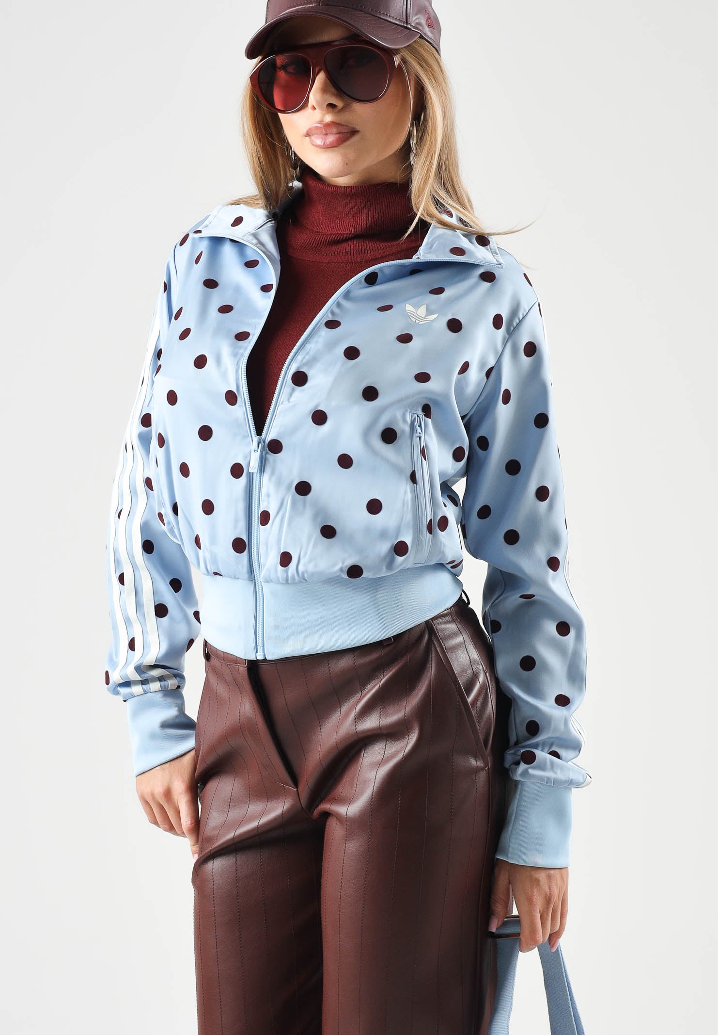 ADIDAS ORIGINALS Felpa con zip SATIN POLKA DOTS TT TRACK  azzurra e bordeux da donna in tessuto satinato KV1167 . ADIDAS ORIGINALS 