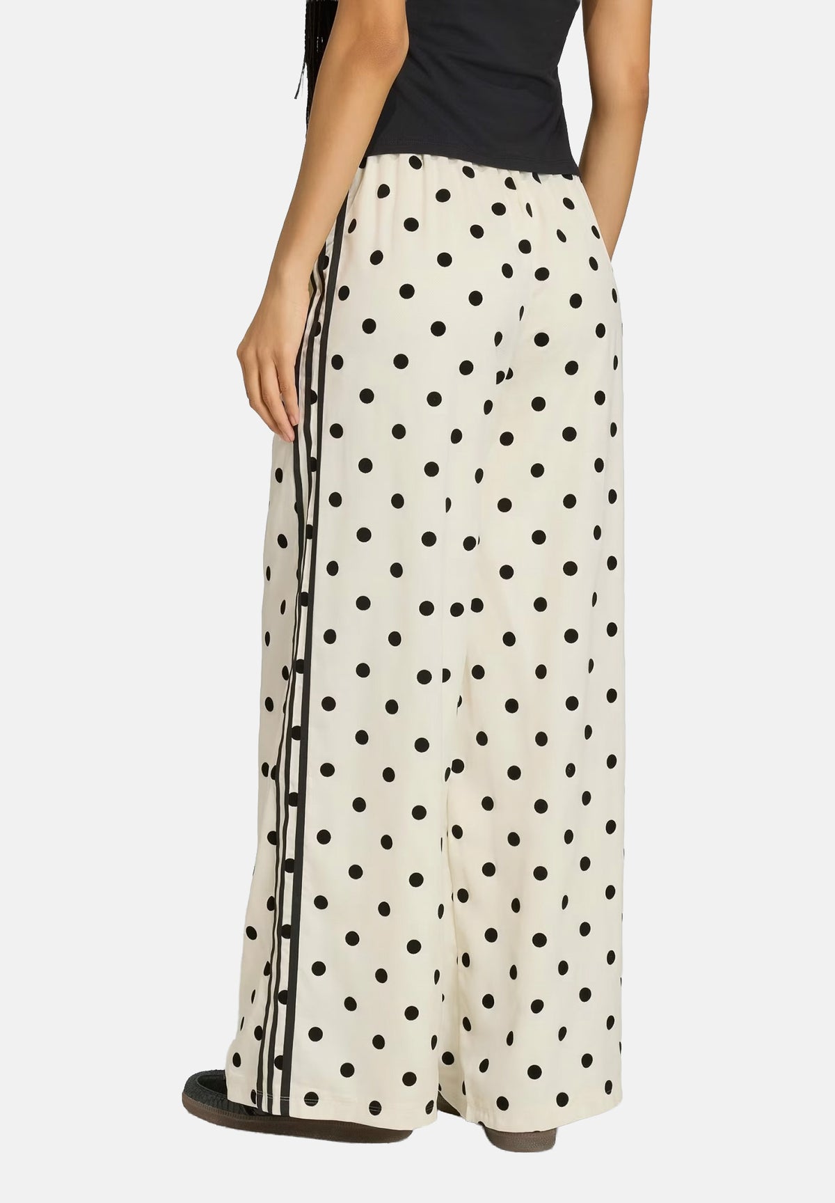 ADIDAS ORIGINALS Pantaloni SATIN POLKA DOTS WIDE LEG off-white bianco da donna con texture a pois, effetto satinato KV1168 . ADIDAS ORIGINALS 