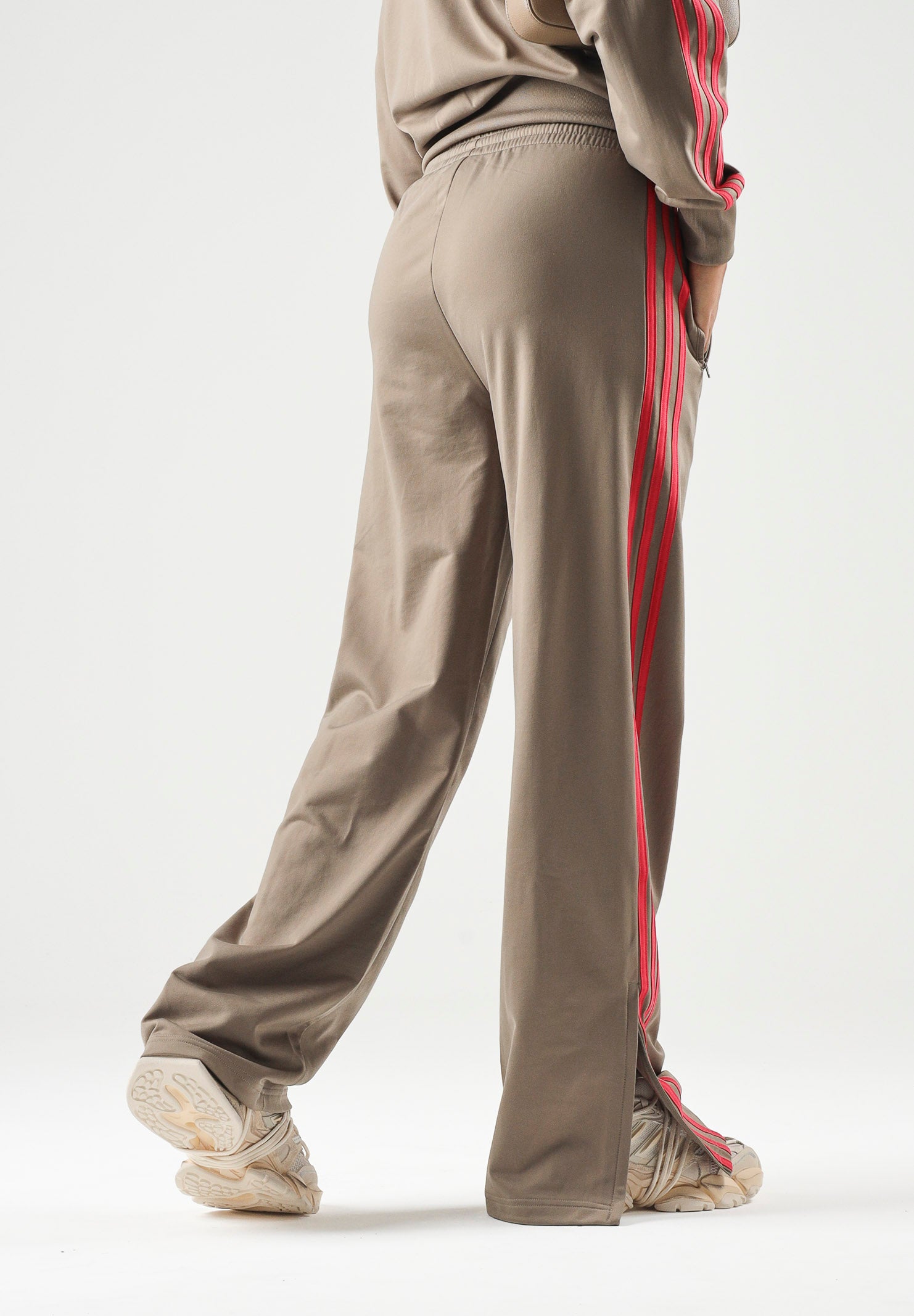 ADIDAS ORIGINALS Pantaloni FIREBIRD LOOSE power pink beige e rosa da donna con gamba ampia KV2233 . ADIDAS ORIGINALS 
