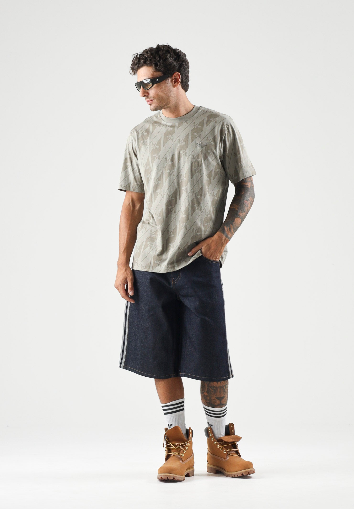 ADIDAS ORIGINALS T-shirt MONOGRAM silver-beige da uomo con fantasia monogram all-over. KV7268 . ADIDAS ORIGINALS 