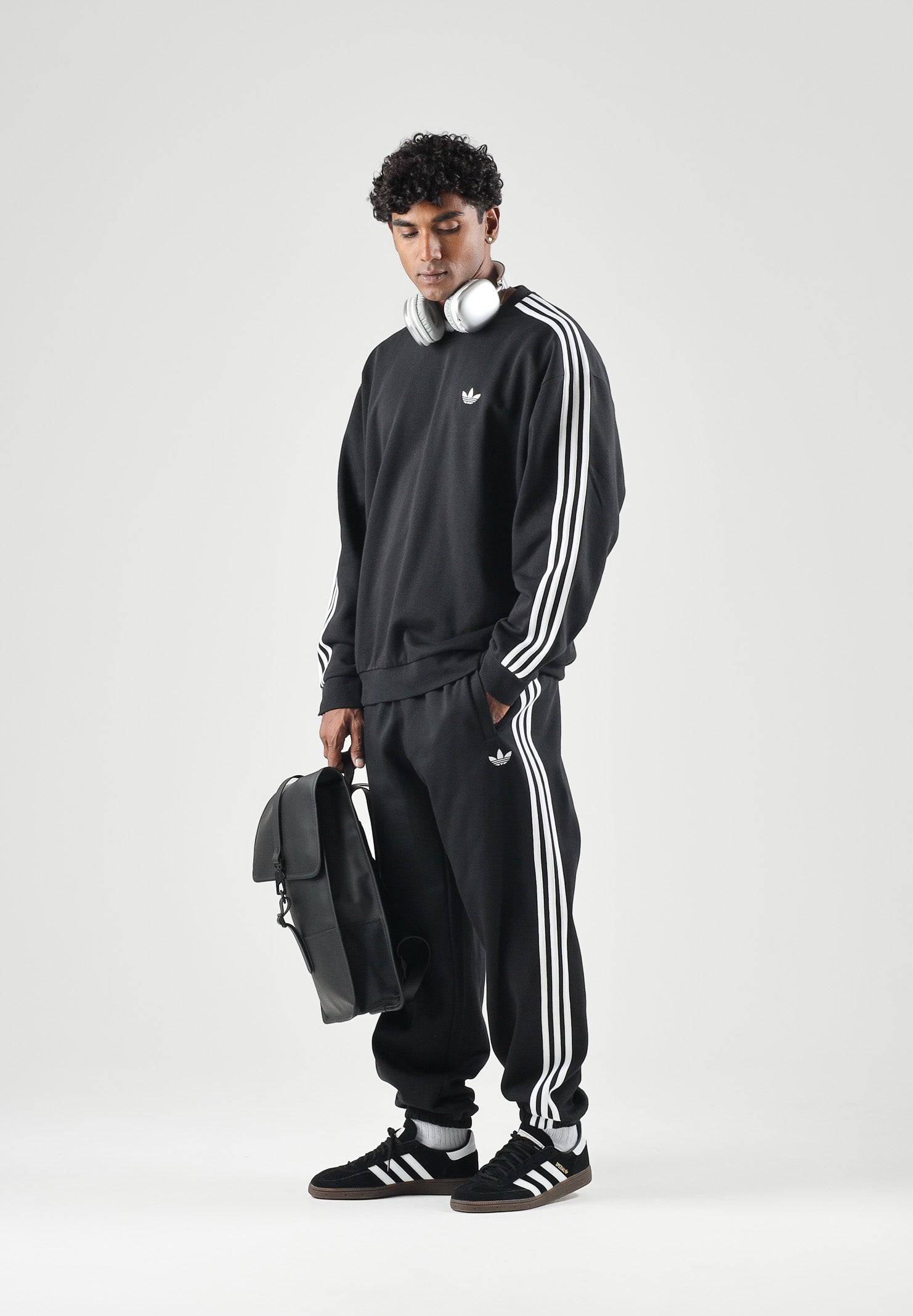 ADIDAS ORIGINALS Pantaloni ADICOLOR 3-STRIPES CUFFED neri da uomo con logo iconico KV9280 . ADIDAS ORIGINALS 