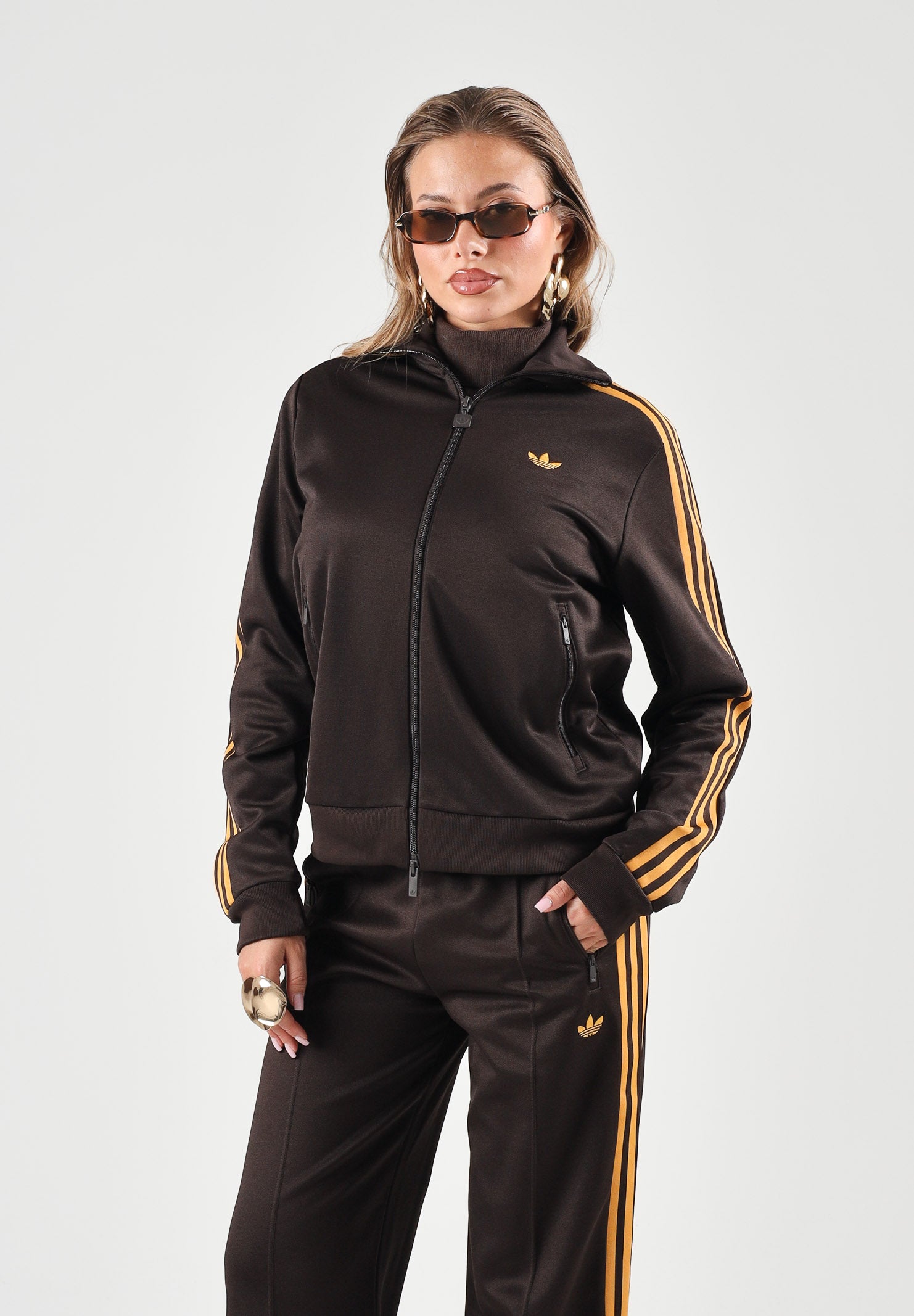 ADIDAS ORIGINALS Felpa con zip FIREBIRD TRACK  auburn marrone da donna con 3-Stripes a contrasto sulle maniche. KV9561 . ADIDAS ORIGINALS 