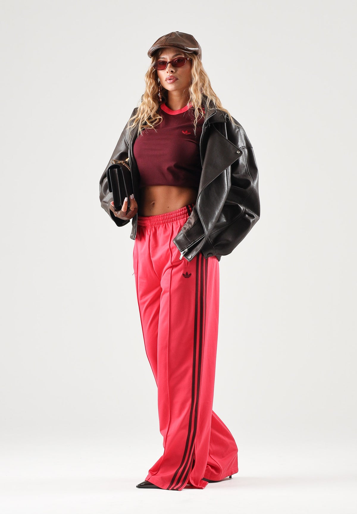 ADIDAS ORIGINALS Pantaloni FIREBIRD LOOSE Maroon rosa acceso e bordeaux donna. KW0228 . ADIDAS ORIGINALS 