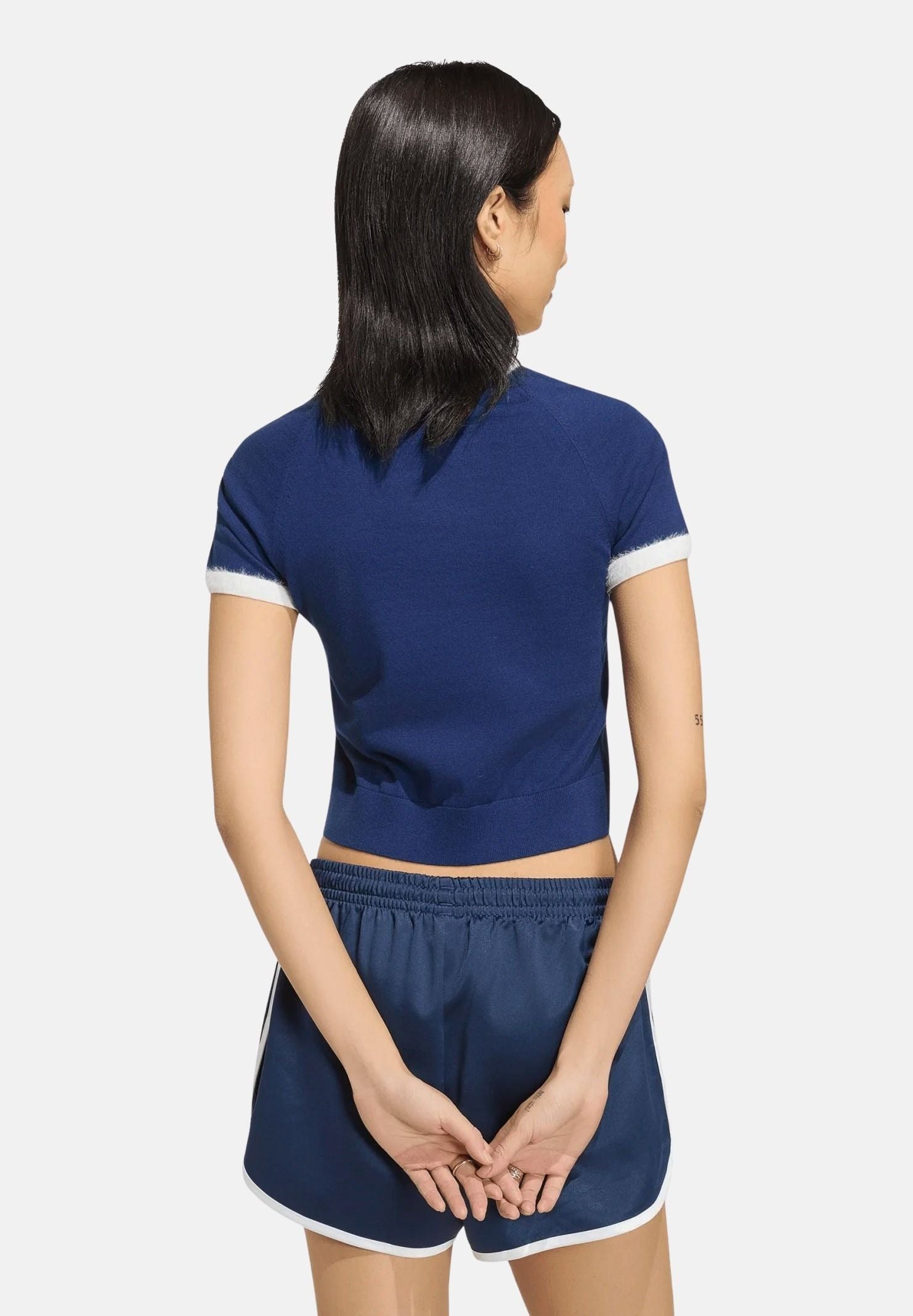 ADIDAS ORIGINALS T-shirt KNITTED T-SHIRT Dark Blue, blu scuro da donna con logo Trefoil ricamato. KW2606 . ADIDAS ORIGINALS 